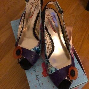 Poetic license kitten heel